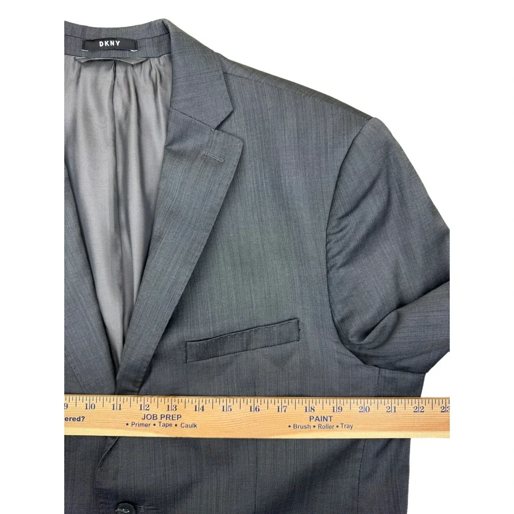 DKNY Men's Dark Charcoal 2 Button Suit Blazer Jacket Sport Coat Wool Reda Size ?